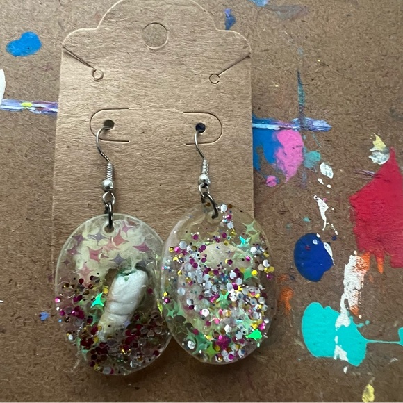 Leafy Green Abstract Earrings - Picture 3 of 7